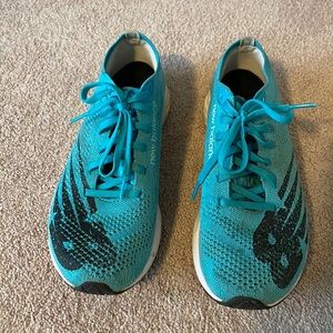 New Balance Woman’s Running/Walking Shoe Blue Mesh. Sz 8.5. Good condition.